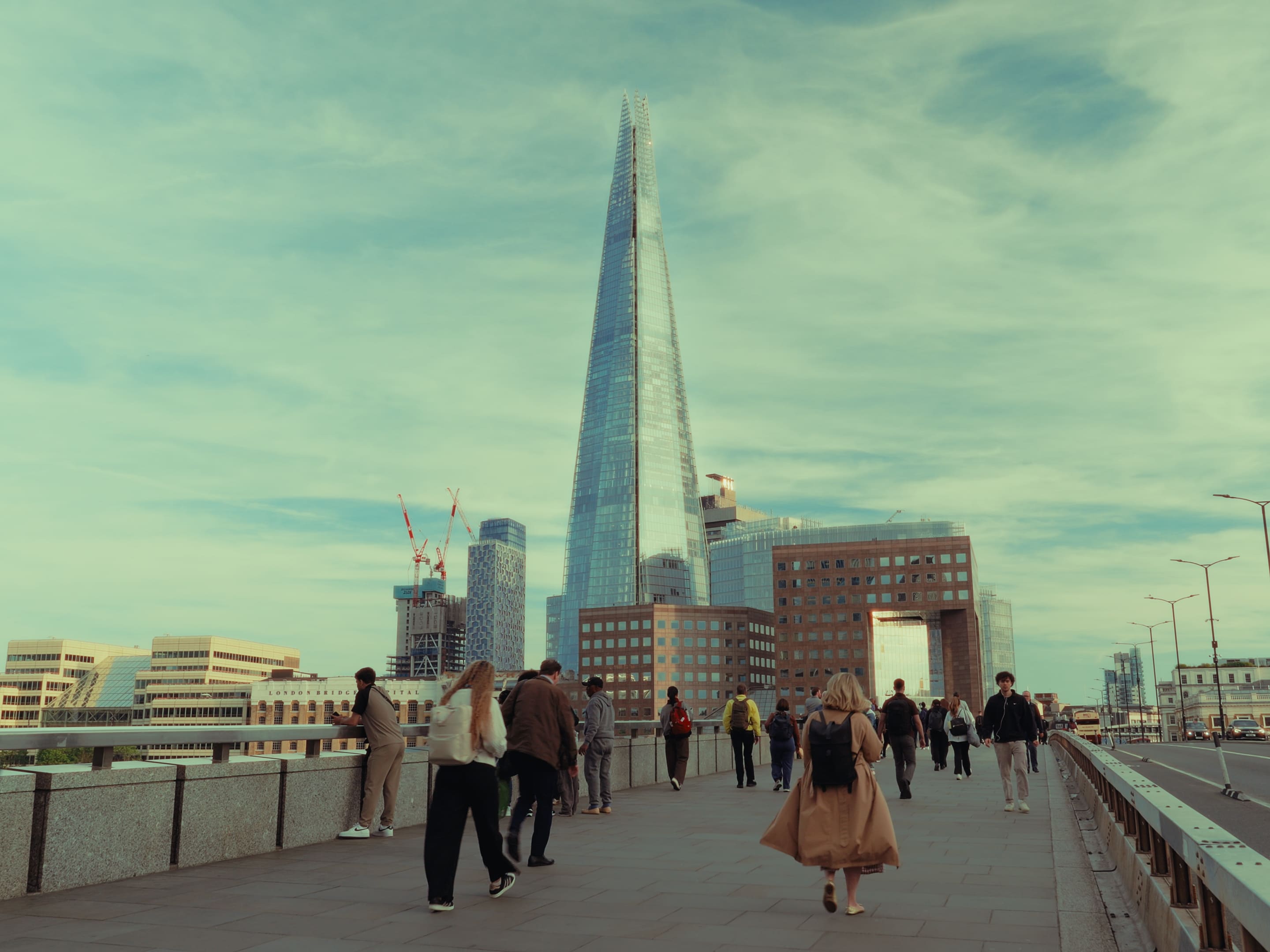 Kodak 2383 Cyan + Halation + Blur + Glow + Grain + Vignette: original ungraded footage